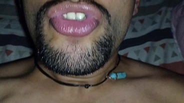 Macho esperto ficou atiçando o tesão do seu vizinho casado até que ele não resistiu e comeu seu cu.