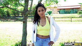 Blindfolded buxom babe Kiara Curry gets slit licked in the van