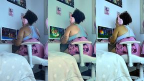 bbw gamer girl farting for online friends