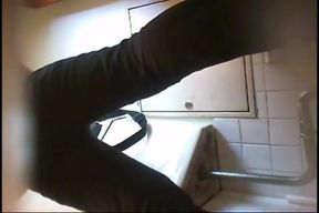 Public toilet got some pretty nice pussy shots