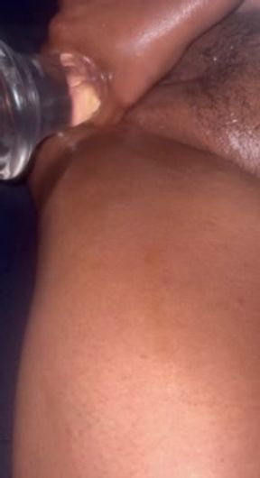 I have a greedy pussy. Come help me fist her 😍😘