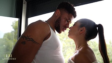 Hot Latina Offers Her Tight Hole to BBC Worker 💥