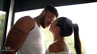 Hot Latina Offers Her Tight Hole to BBC Worker 💥