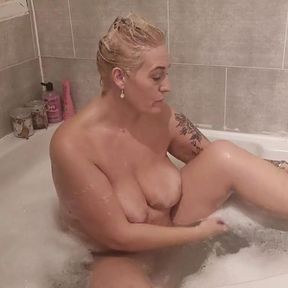 Orgasm in the bath while I scrub My pussy