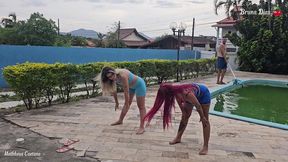 piscineiro estava fazendo seu trabalho e chegou uma loira e uma ruiva e chamaram ele para tomar um cha de buceta, safado tirou a sorte grande e fodeu elas com forca