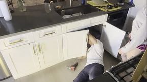 Dickflash , Bigmax8inch Girlfriend Fucks the Plumber and Drains his Pipe in her Mouth