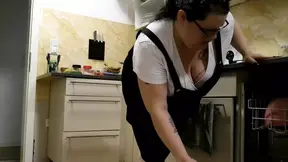 Horny BBW milf fucked in the kitchen, and in the end the pussy squirted full