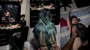 chica pelo azul