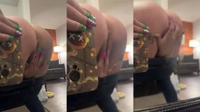 snowbunniebaddie - fingering my pussy in the mirror from the back
