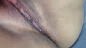 Teenager (+18), putting everything thick in her pussy.