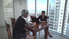 abogada hot me aconseja follarla para facilitar olvidar a mi ex