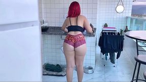 contratei essa empregada gostosa, que bunda grande ela tem