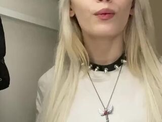 (Giantess/Vore) Egirl swallowing some little men
