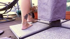 Khaleesi Daenerys - Ukrainian Dirty Feet And Man Under Table - Russian Language - Part 01 - HD 1920x1080