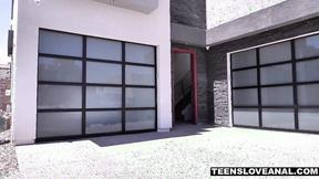 ”Fluffy Tail Buttplug to Prepare Isabella's Butt”