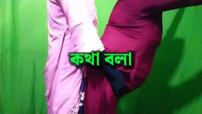 Desi Indian bhabhi ko hotel me meeting sari me full entertainment