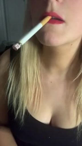HOT ONLYFANS SMOKER UP CLOSE SMOKING