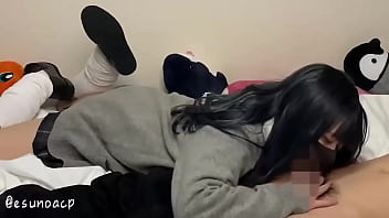 連れ込んだJ○ギャルにフェラしてもらう動画