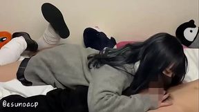 連れ込んだJ○ギャルにフェラしてもらう動画