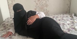 Syrian MILF in Hijab Masturbates Hairy Pussy to Orgasm.