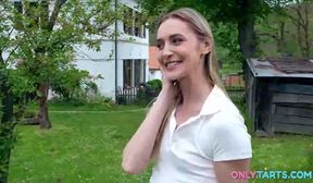 viktoria benz - backyard cunt service - onlytarts