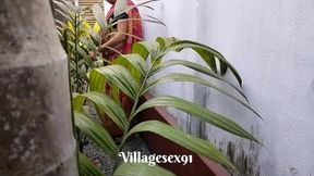 Outdoor saree sex romp with ex-wife - Bengali babe gets down nasty.