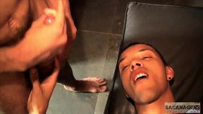 fefo fica tarado no bartender e acaba fodendo com ele ali mesmo