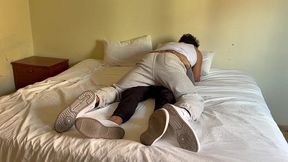 el es activo contigo, pero conmigo se abre las piernas solo, aunque le duele