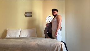 el es activo contigo, pero conmigo se abre las piernas solo, aunque le duele