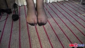 Brittish TS redhead strokes!