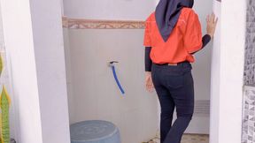 Petrol station employees and customers make appointments in public toilets to commit perverted acts