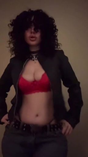 Curvy amateur offers a free fuck session for 24 hours - don't