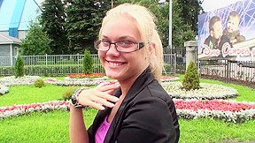 Public blow job & outdoor slit fingering