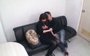 I persuaded an amateur mom and took her back to my place to have raw sex and cum inside her!