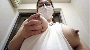 Married woman masturbating in the entrance：The full video is→https://www.xvideos.red/channels/aika-frau