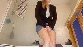 Office woman - Toilet Fetish - Pee peeing