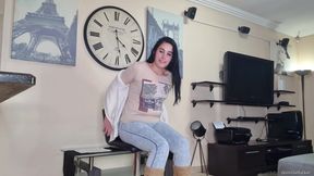 Casting Girl Gets Interviewed for Piss Scene, Mouth Piss Blowjob