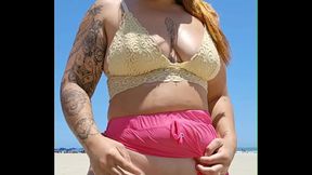 Arrumei um amante que trabalha na praia e agora eu vou na praia quase pelada s&oacute_ pra deixar ele de pau duro