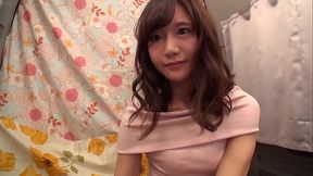 【超エロ デ ゴメンネ！】ガールズバーで働く女の子にインタビュー！あや(22) 源氏名もも&rarr_こんなに可愛いのに彼氏いない！？&rarr_酒飲みまくり！●いがまわって顔真っ赤！もう一息だからお金で押せ～～！！&rarr_エロ行為承諾^^vトロ顔で濃厚ジュポジュポフェラ！&rarr_生ハメで細い腰に激ピストン！キツキツマ ◯コが気持ち良過ぎる！