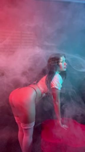 Photoshoot gets horny, I give her a blowjob and it ends on my tits.