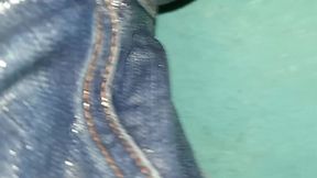 pantalon orinado y delicioso pajazo para acompanar la noche