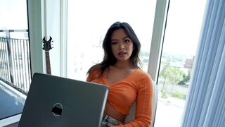 Scarlett Alexis gives a blowjob and gets facialized