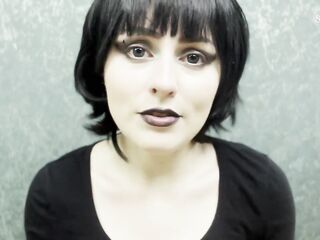 Slutty punk Mavis Dracula tempted u to screw her pink cunt and cum on feet