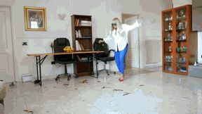 In the room with bananas WMV (1920x1080) FHD