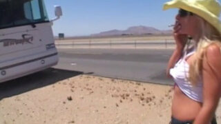 Audrey Hollander und Heather Gables lutschen Schwänze und lassen sich in einer wilden Orgie hart anal ficken.