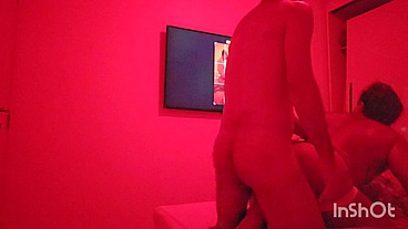 Fudendo o cara casado na cama do sua mulher.