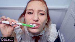 Face fuck deepthroat for young babe and cum on teeth for cleaning