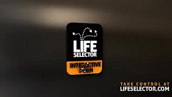 Блондинка скачет верхом и кончает