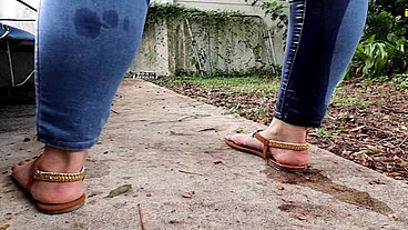 Queen Gia Love wetting skintight jeans omorashi