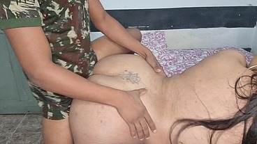 Soldado safado não aguentou e me deu leite